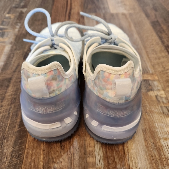 Nike LeBron 18 NRG GS 'Blue Tint' Sneakers Size 4Y - Picture 4 of 10